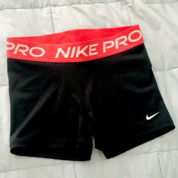 Decluttering for a Move! + the shorts unfortunately don’t fit my waist 🥺 - Picture 3 of 3